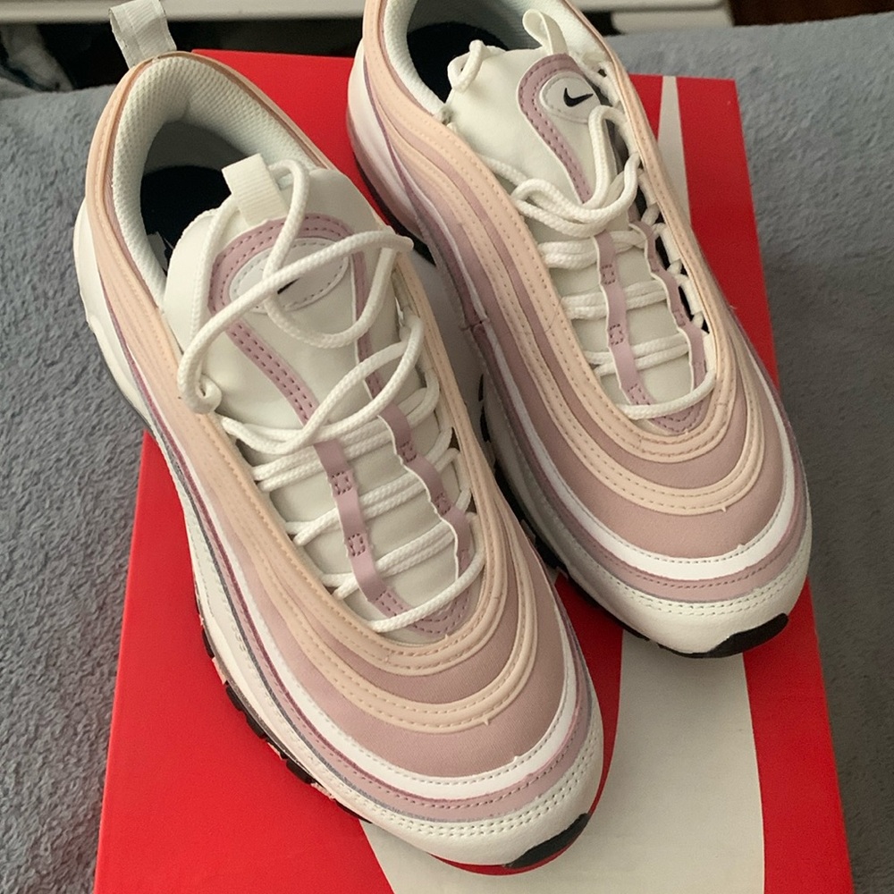 Women’s Air Max 97 Size 8